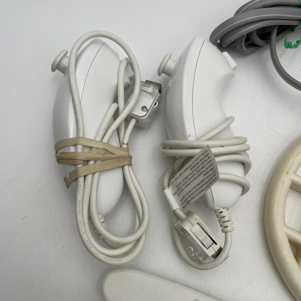 Nintendo Wii Bundle Console+Power Supply+Sensor+Nunchucks+Acces+3 Games- TESTED